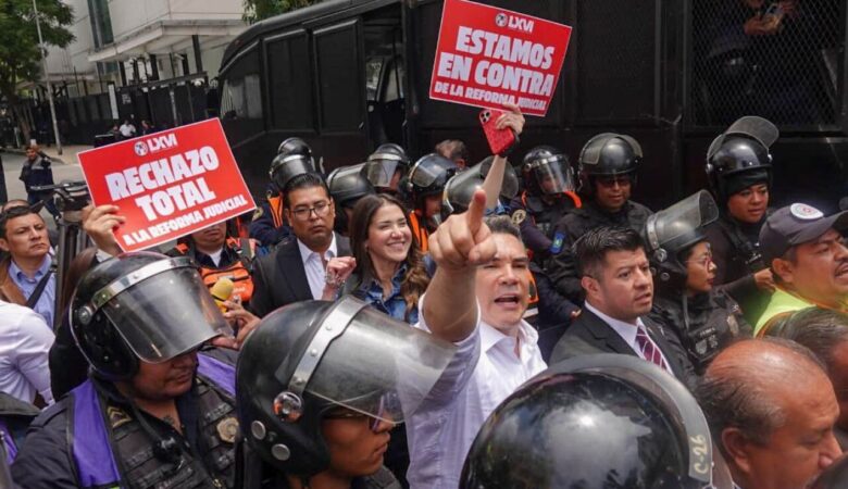 Empresarios exigen a senadores de oposición mantenerse contra reforma judicial