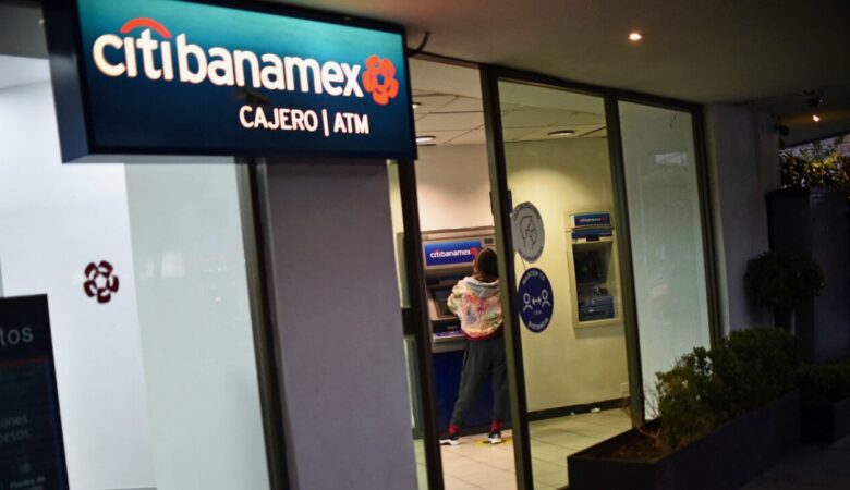 “La Comisión ya cumplió”: CNBV dice que el proceso de venta de Banamex sigue