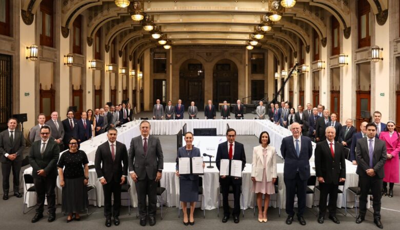 Gobierno firma acuerdo con empresas del sector alimentos para combatir inflación