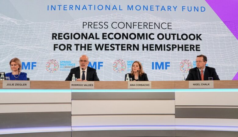 El FMI prevé una baja de las remesas de EU a Latinoamérica