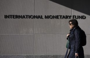 El FMI no prevé una recesión este 2025, pese a aranceles de Trump